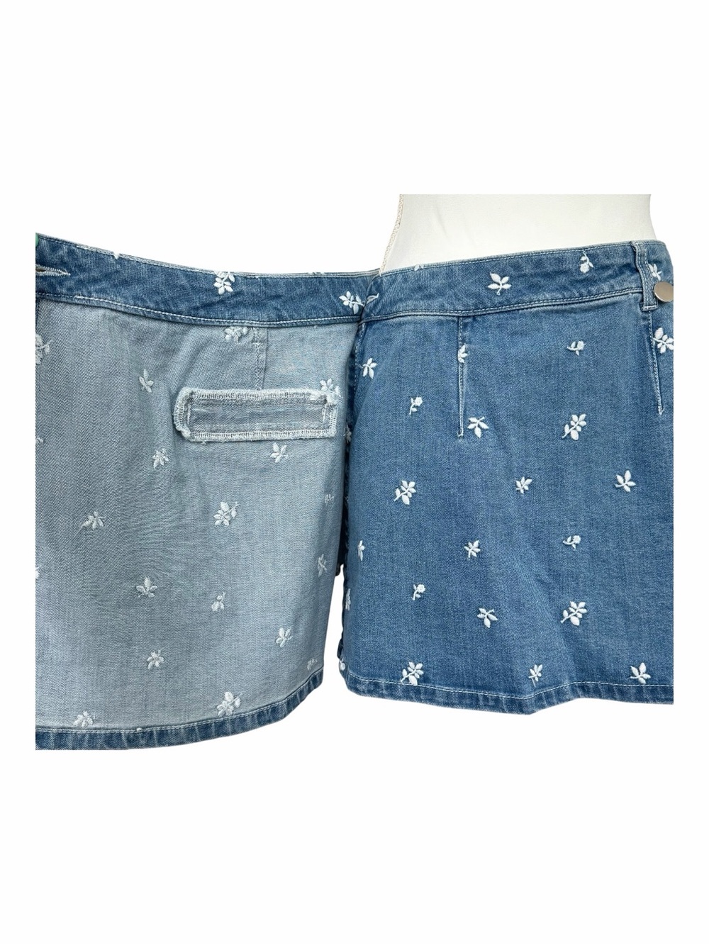 Chelsea & Violet Embroidered Denim Mini Skirt NWT Size 28 - Picture 5 of 14